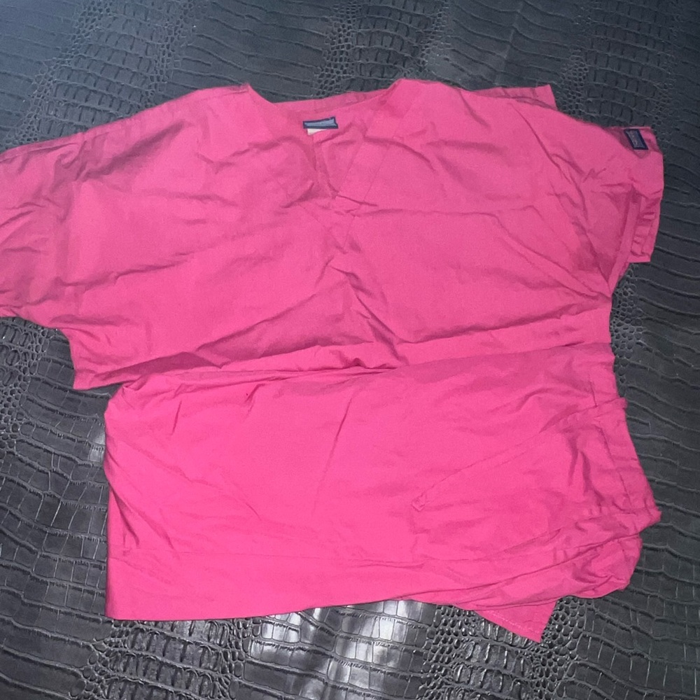 Scrub set
